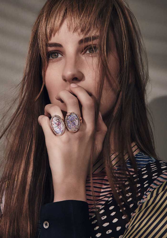 MEISSEN COUTURE JOAILLERIE “Arabian Nights” and “Forget-me-not” rings with amethyst, rose gold, 40 champagne-coloured diamonds and handpainted Meissen Porcelain. Shirt Paul Smith, crop top Marco Bologna. 