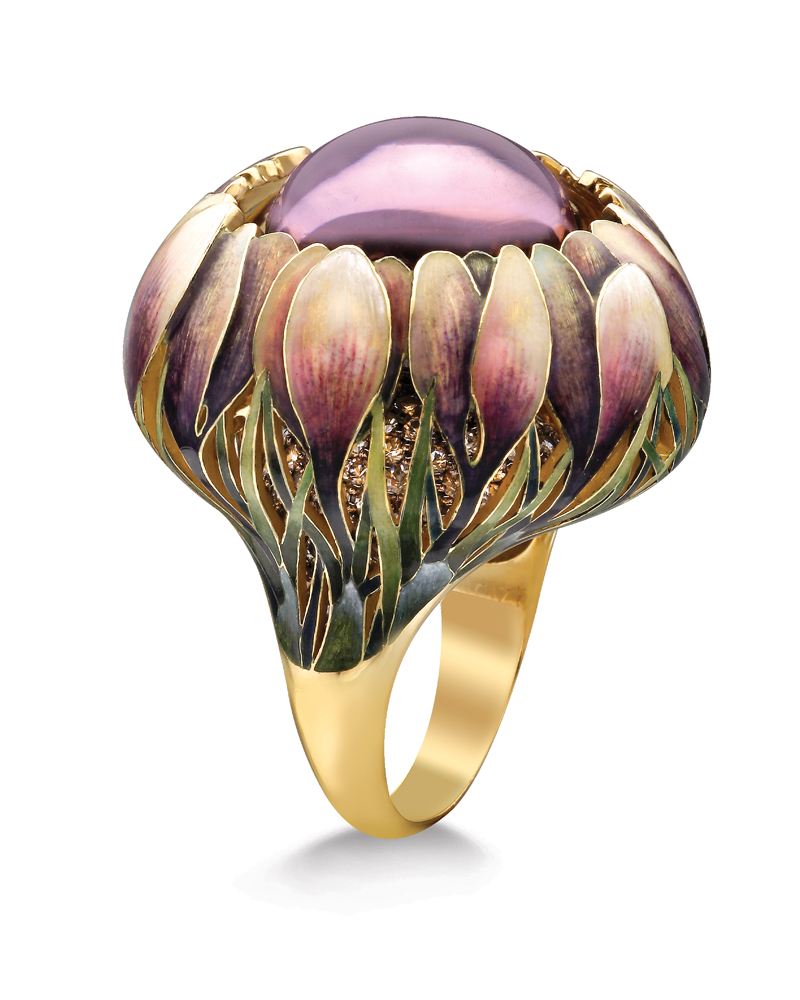 Flora and fauna are the sources of inspiration for this amethyst ring.