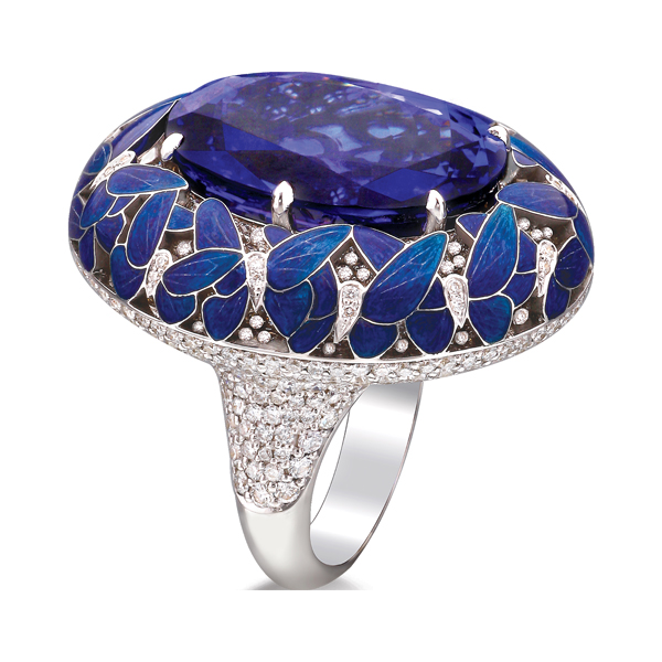 Ring with a central sapphire and pavé diamonds.