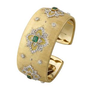 Buccellati Cuff bracelet in yellow gold with centering octagonal leaf-modeled bezels set with emeralds.