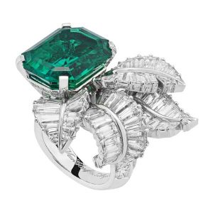 Van Cleef & Arpels Canopee Ring: white gold, platinum, round and baguette-cut diamonds, one emerald-cut emerald of 13.52 carats. 
