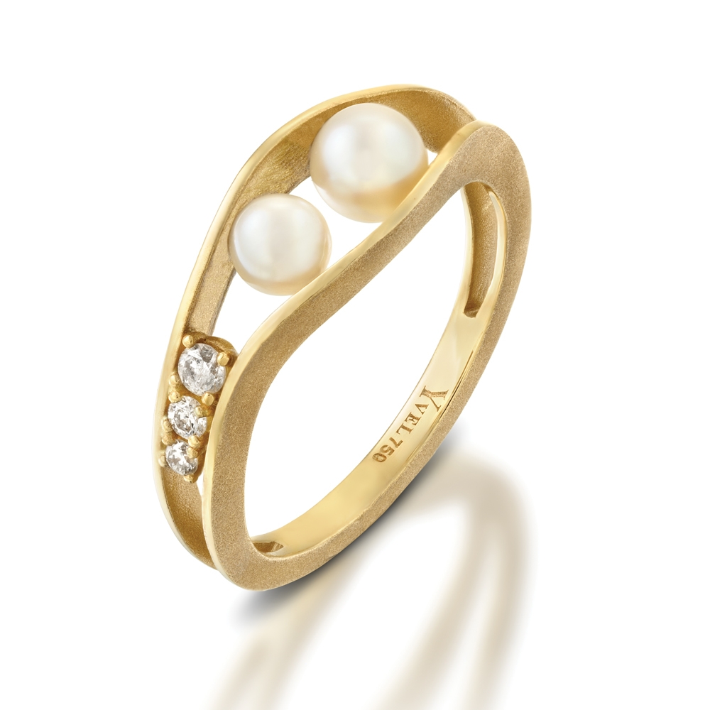 sleek-gold-pearl-diamond-ring