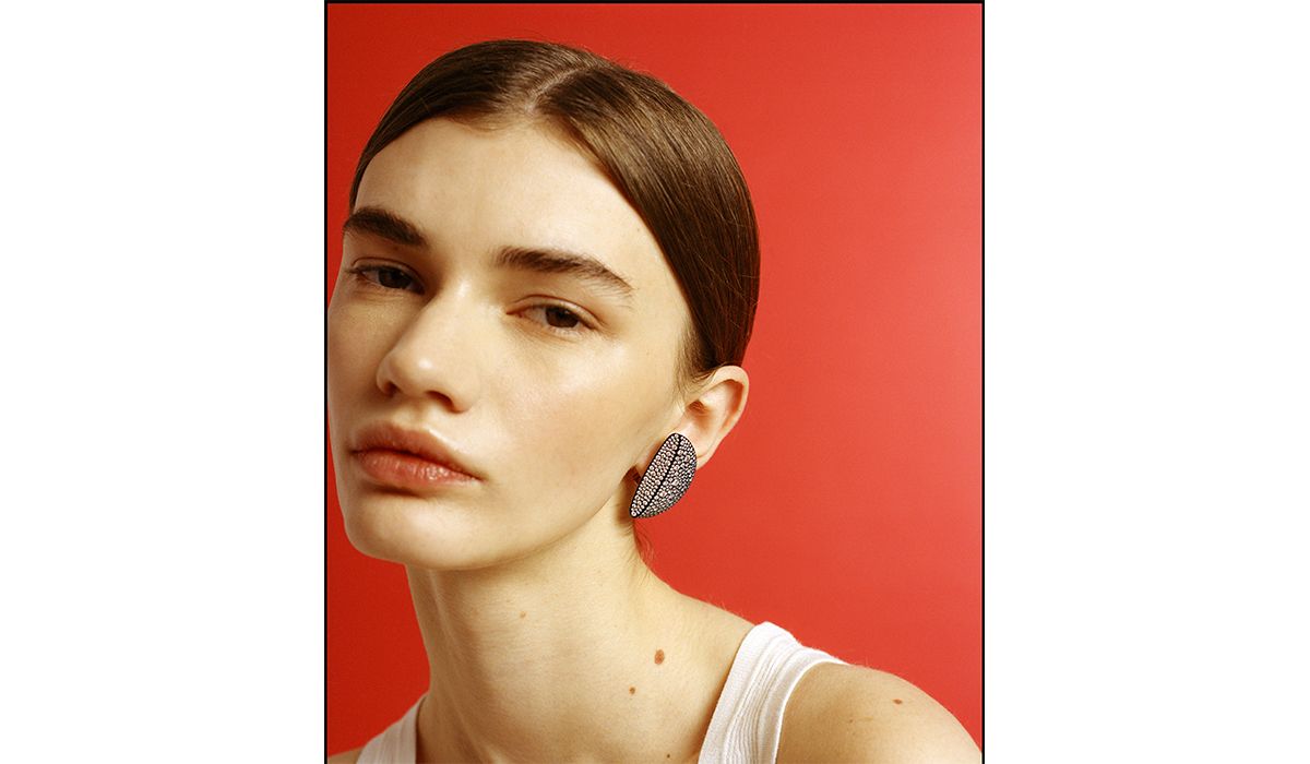 White gold and diamond pavé, Eyeliner Eclisse earrings. Vhernier