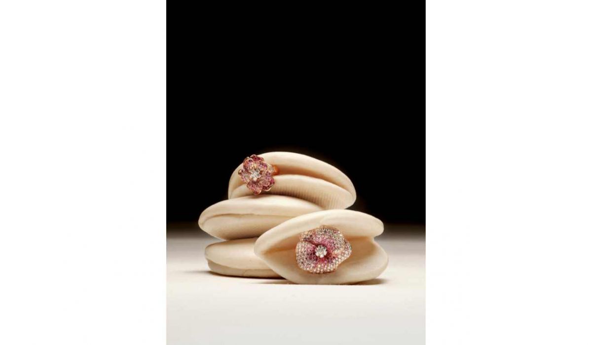 White gold rings with diamonds and pink sapphires, Flora collection, Leo pizzo