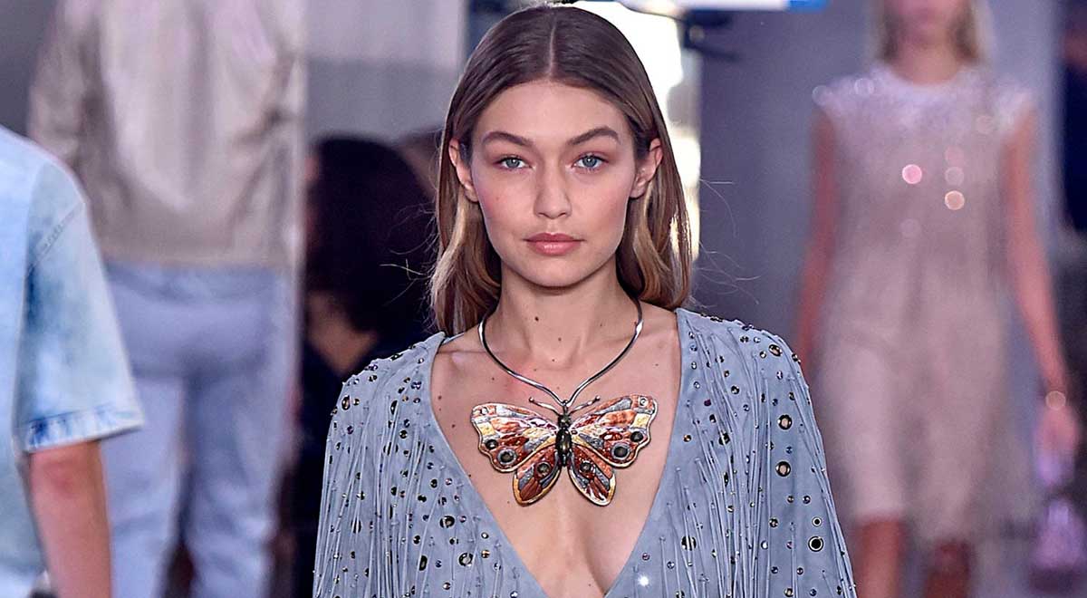 Butterfly-shaped collier from Spring/Summer 2018 catwalk, Bottega Veneta.