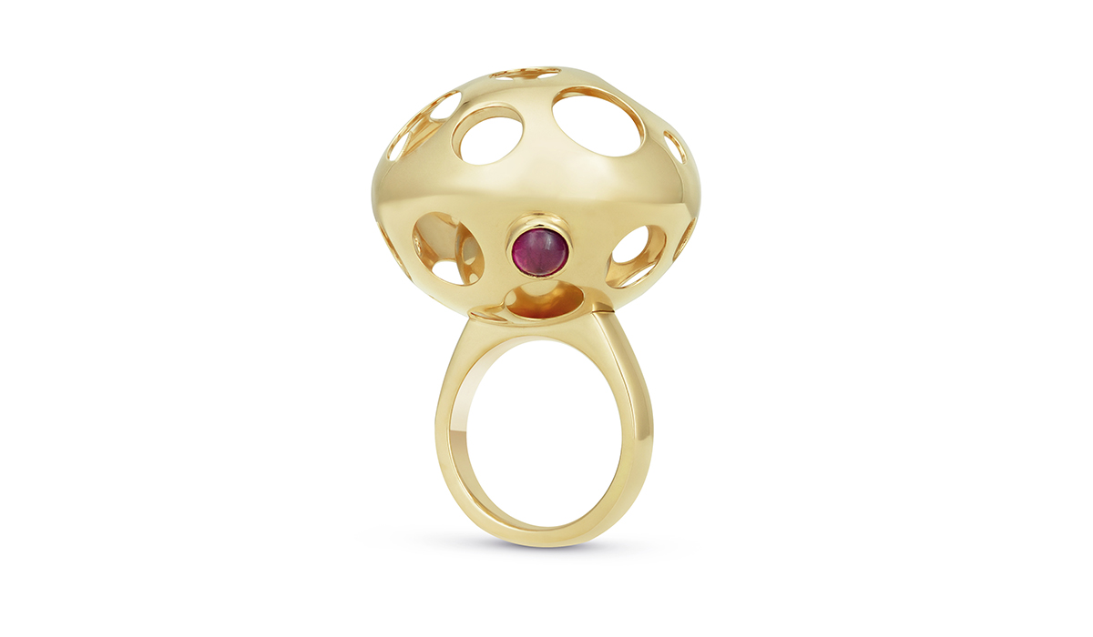 Robo Ring in yellow gold with ruby by Vram