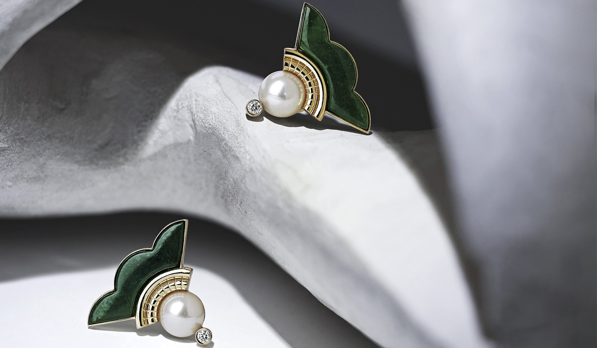 Gold earrings with chrome chalcedony, freshwater pearls, white diamonds. 