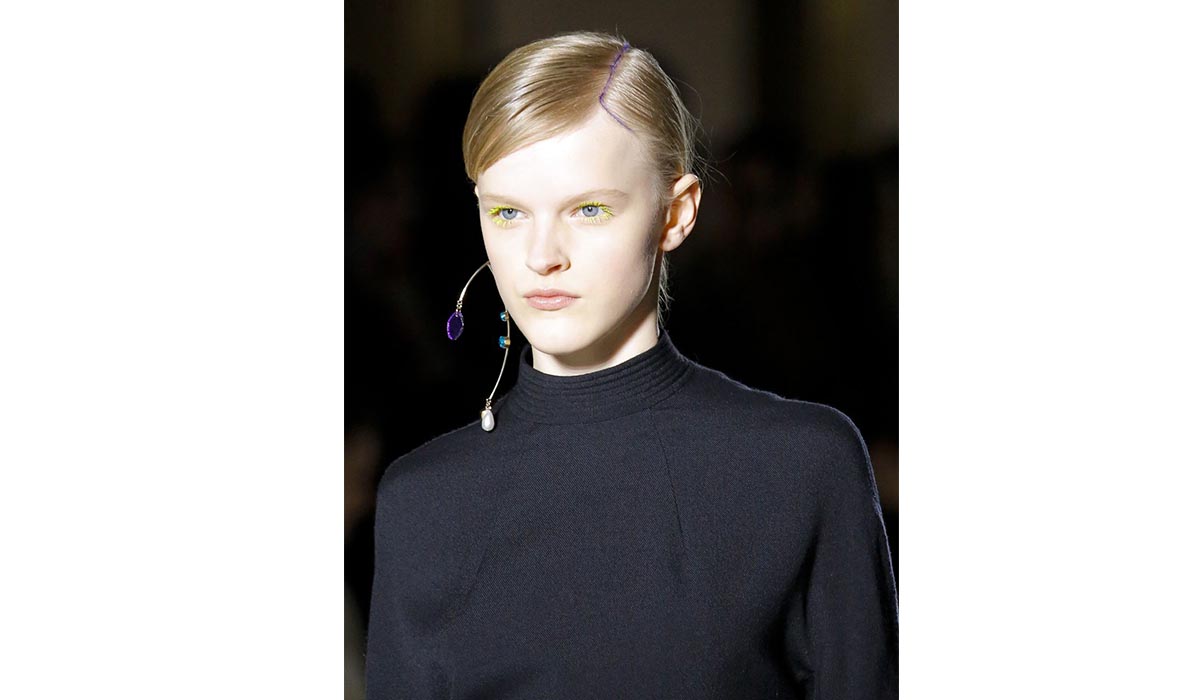 Long and thin mono earring with hard stones, Dries Van Noten FW 18-19