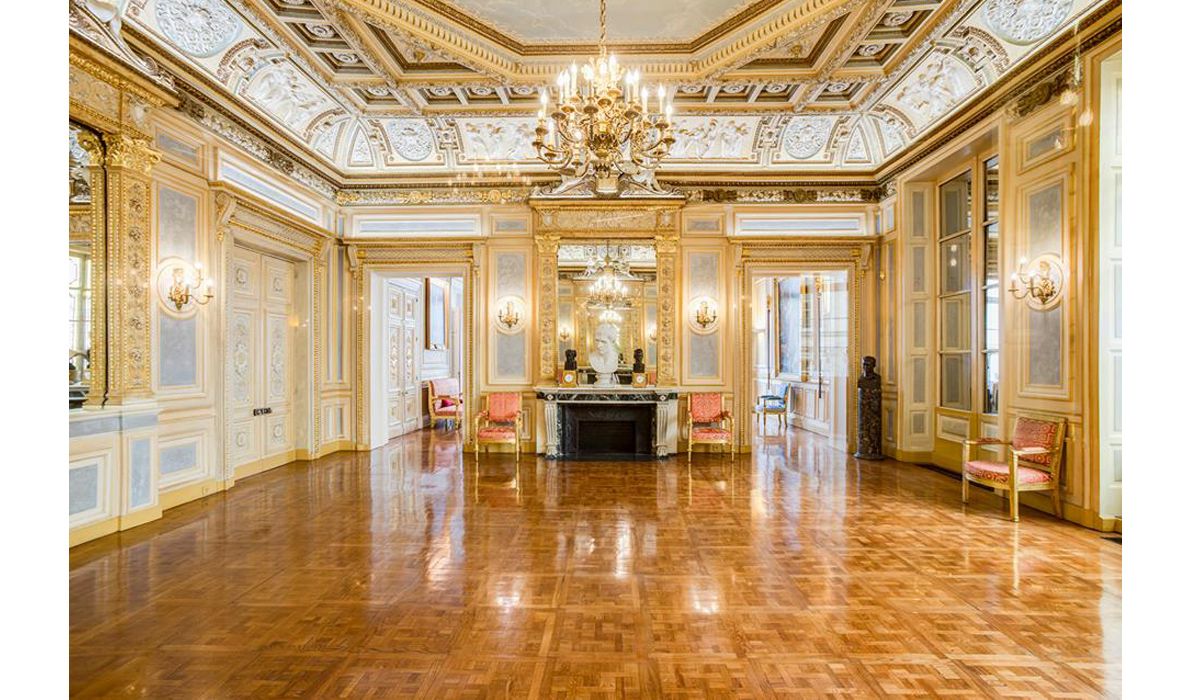 Palais Paris 5664c117bd4971282bb26df72d918645