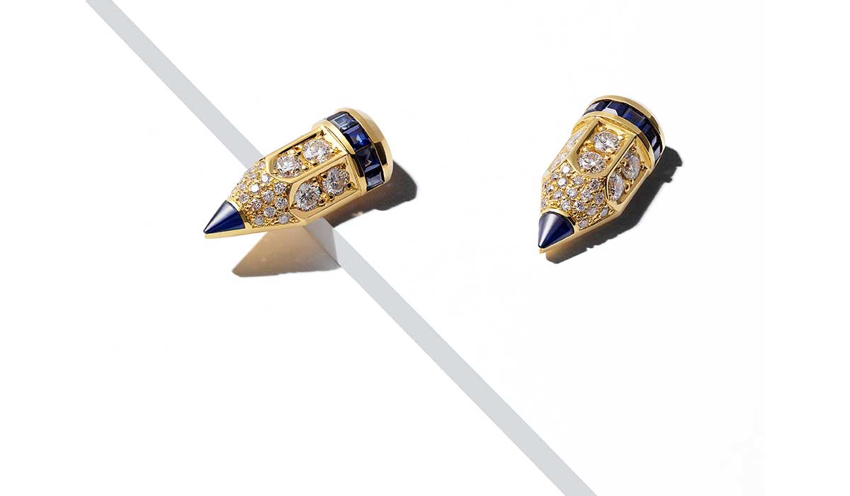  Large stud earrings with blue sapphires and white diamonds.