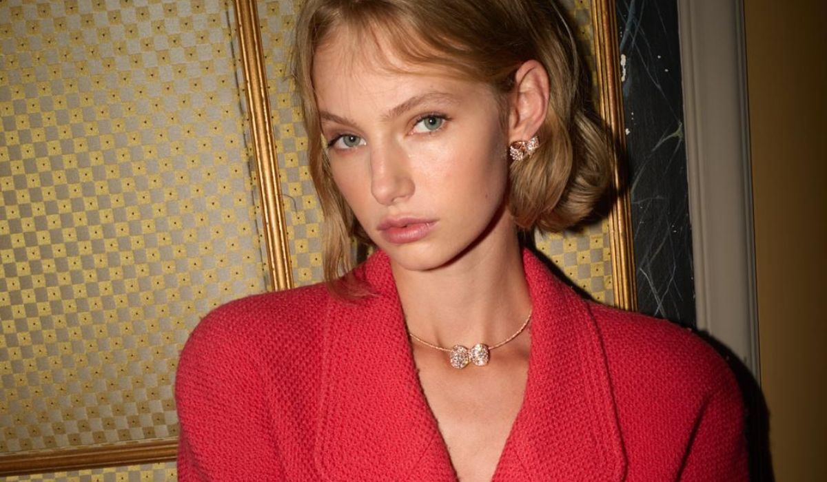 From VO+ September 2025: Necklace, earrings in rose gold with diamonds, Flakes collection. Giovanni Ferraris. Photo by Simona Pavan 