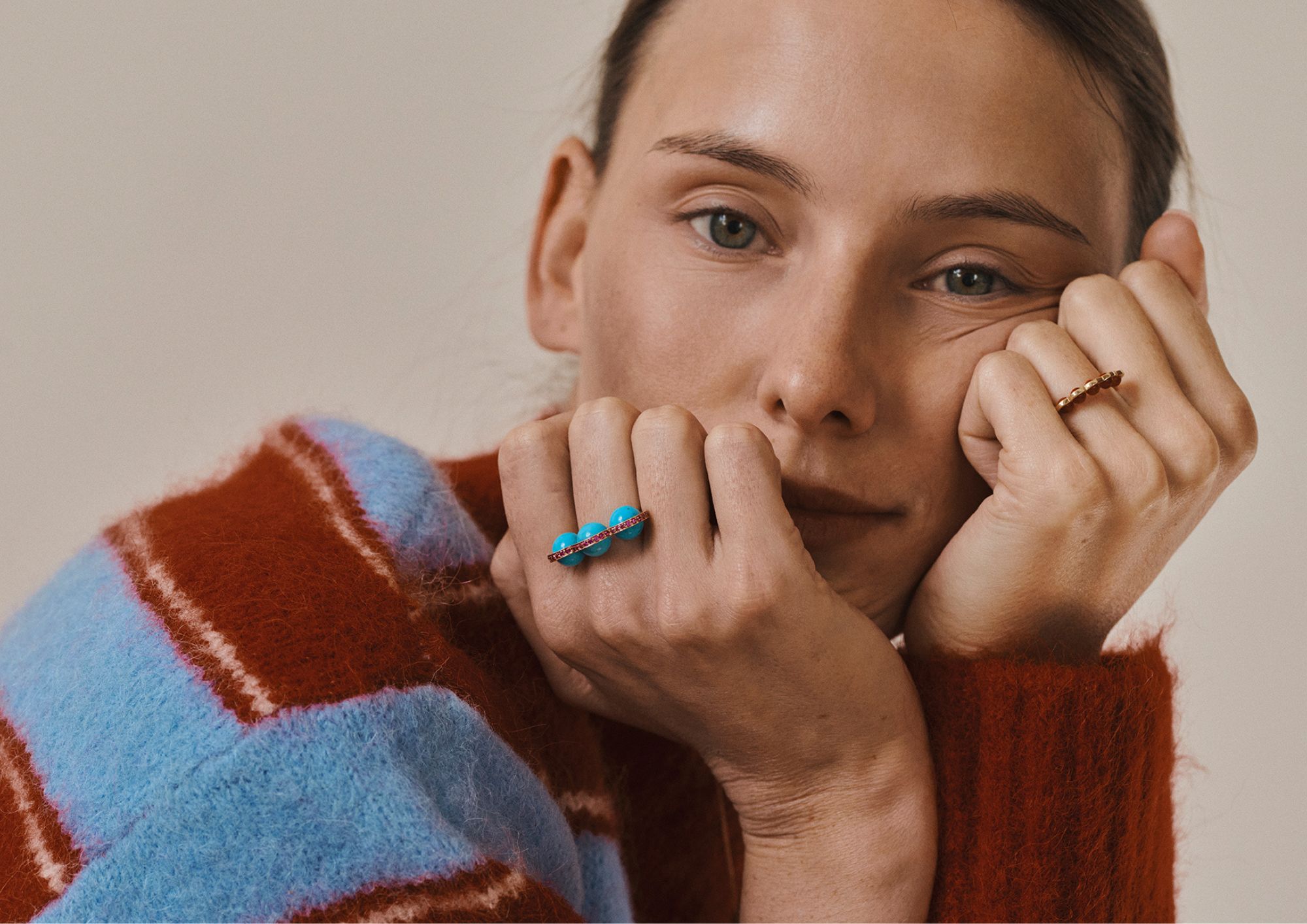 Pink gold ring with pink sapphires and turquoise pearls, La Réserve collection, D1928