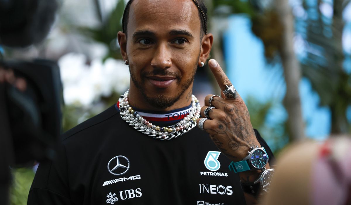 Lewis Hamilton at the press conference during the 2022 Miami Grand Prix, wearing eight rings, four necklaces, and three watches. Photo credit @IPA sport.