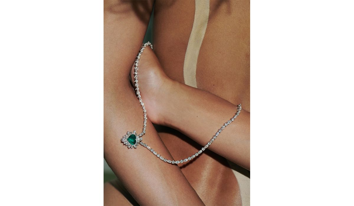 Necklace with brilliant-cut diamonds and navette with heart cut Colombian emerald, Crieri.