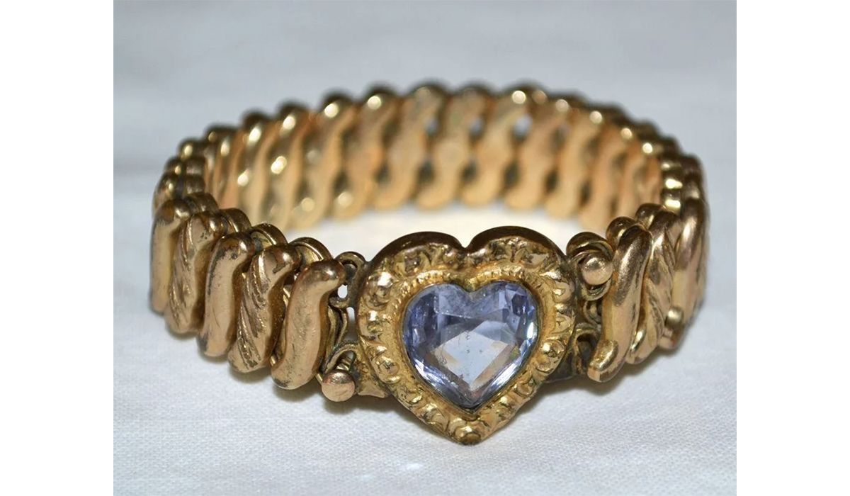 D.F. Briggs Art Deco Amethyst Glass Heart Sweetheart Expansion Stretch Bracelet