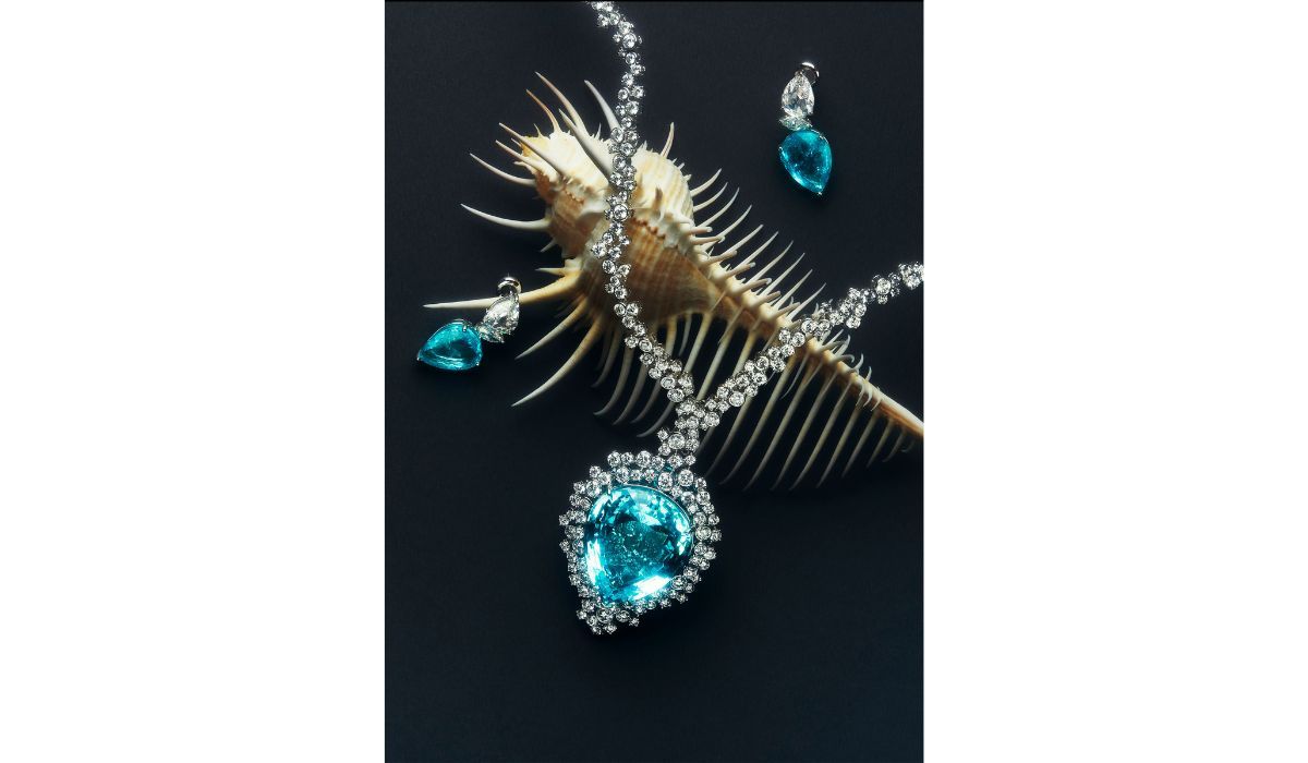 White gold necklace and earrings with diamonds and Paraiba, Kahn High Jewellery.
