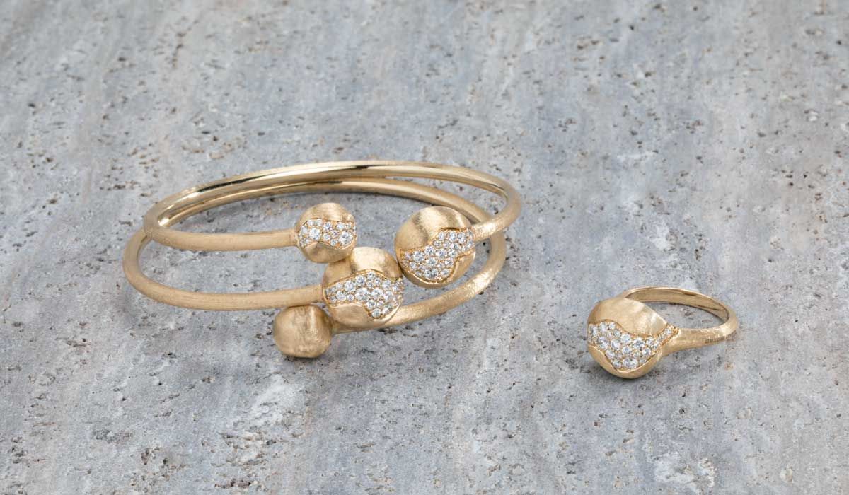 Gold bracelets and ring with diamonds from Africa Constellation.