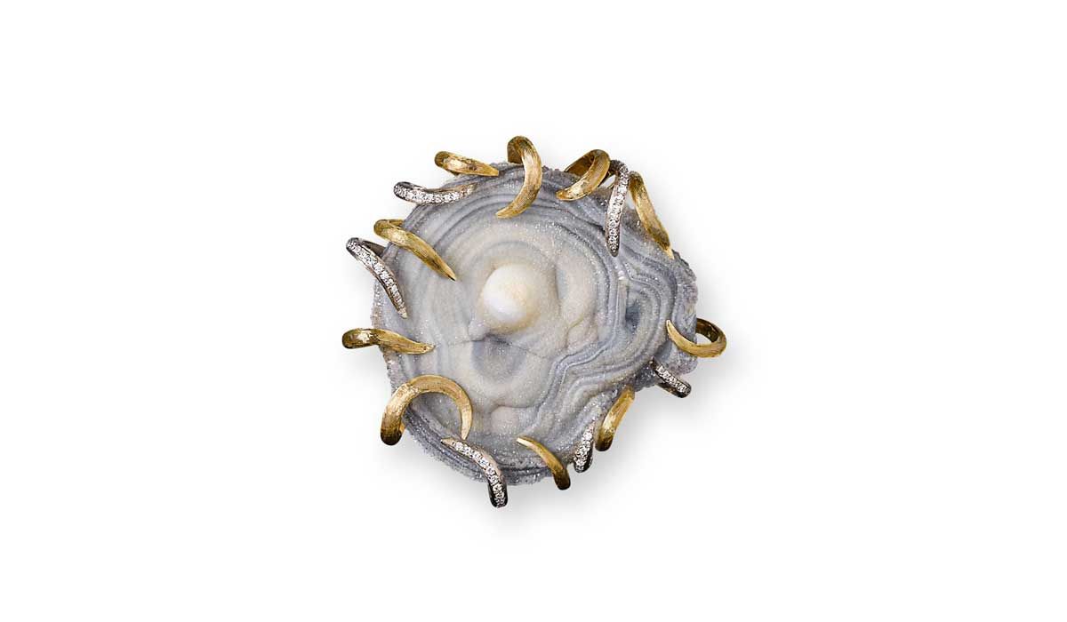 Agate brooch-pendant, 2006, set in yellow gold and diamonds, Andrew Grima