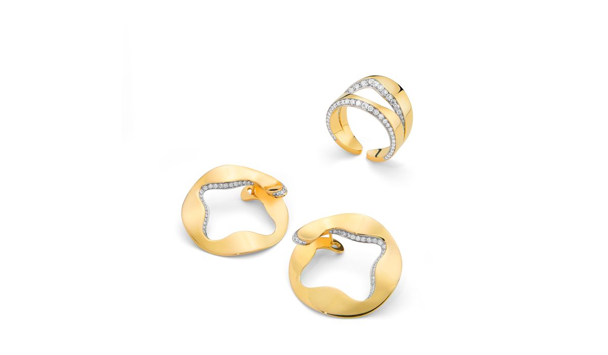 Gold and diamond earrings, Anniversary100 Collection, 2019. On top, the designer Sergio Antonini