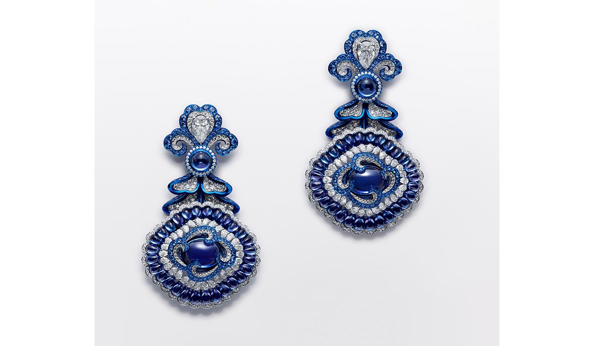 Red Carpet Earrings in white gold and titanium with tanzanite cabochons