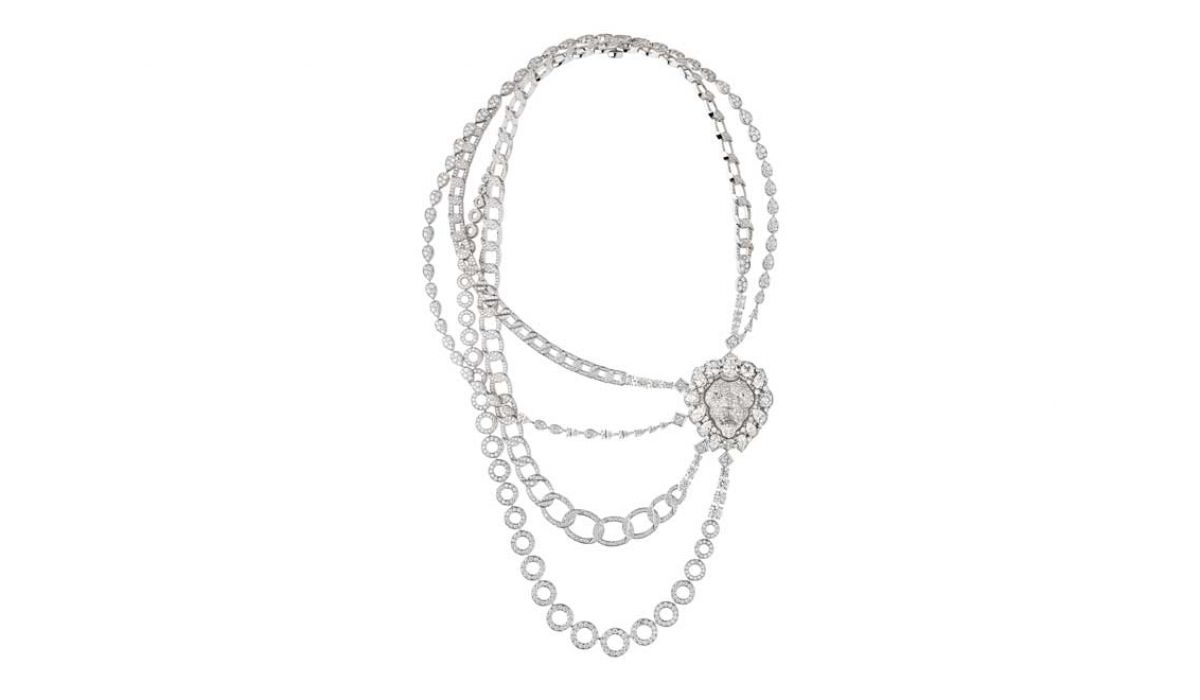 Eternal necklace in white gold with different cuts of diamonds. 