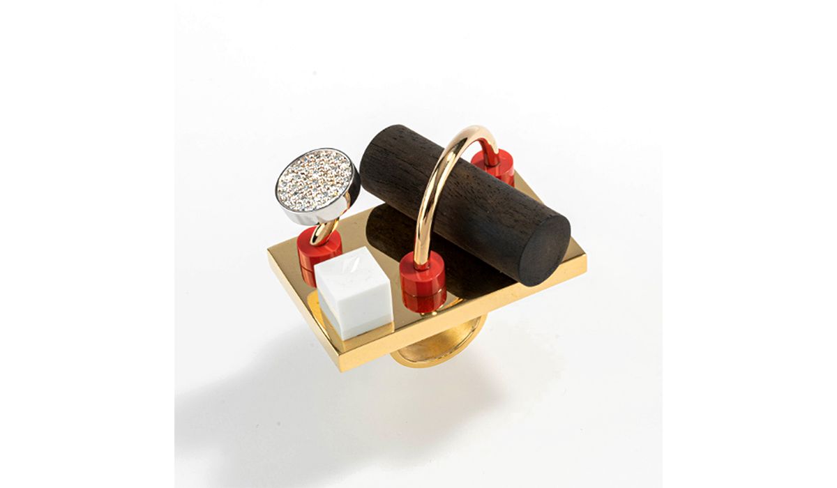 Fiorenza ring in yellow gold with diamonds, onyx, coral, white agate and ebony