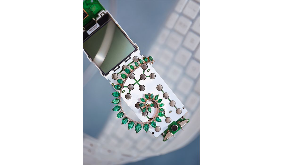 White gold earrings with emeralds and diamonds, Genesi collection, Gismondi 1754.