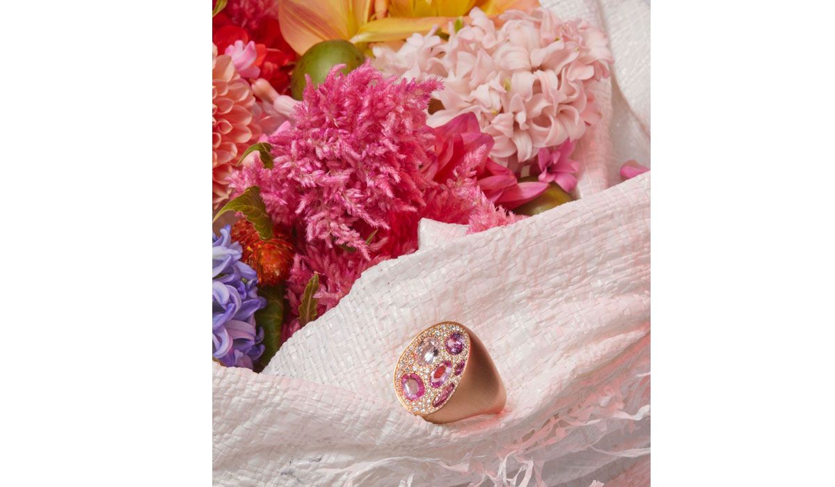 Natural rose gold with pink sapphires and diamond pavé, Extraordinaire ring, ANTONINI.