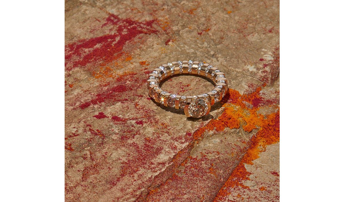 Rose gold and diamonds, Paradoxal ring, SCHAFFRATH.