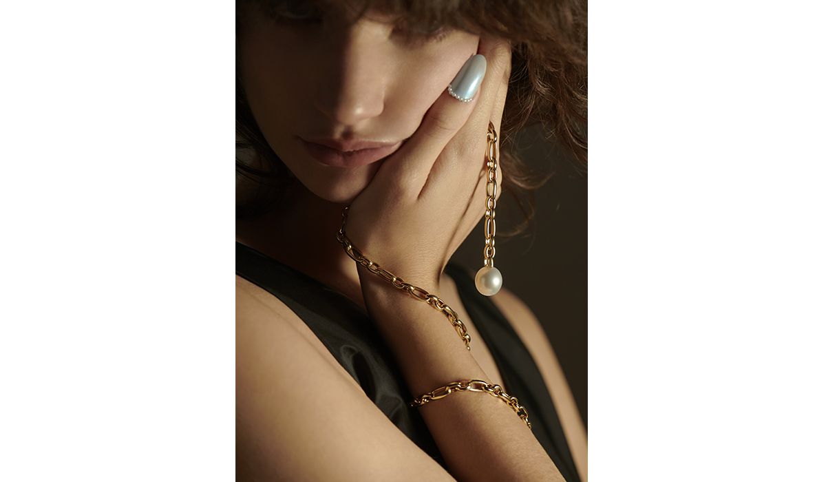Gold necklace with South Sea pearl, Balthasar collection, Yana Nesper. Dress, Annakiki.