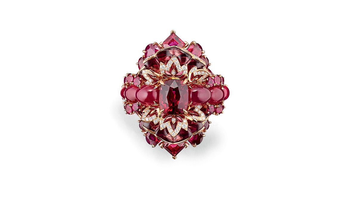 Ring in pink gold and lacquer, set with rhodolite garnet, rubies and diamonds, Chaumet est une Fête High Jewellery Collection, Chaumet