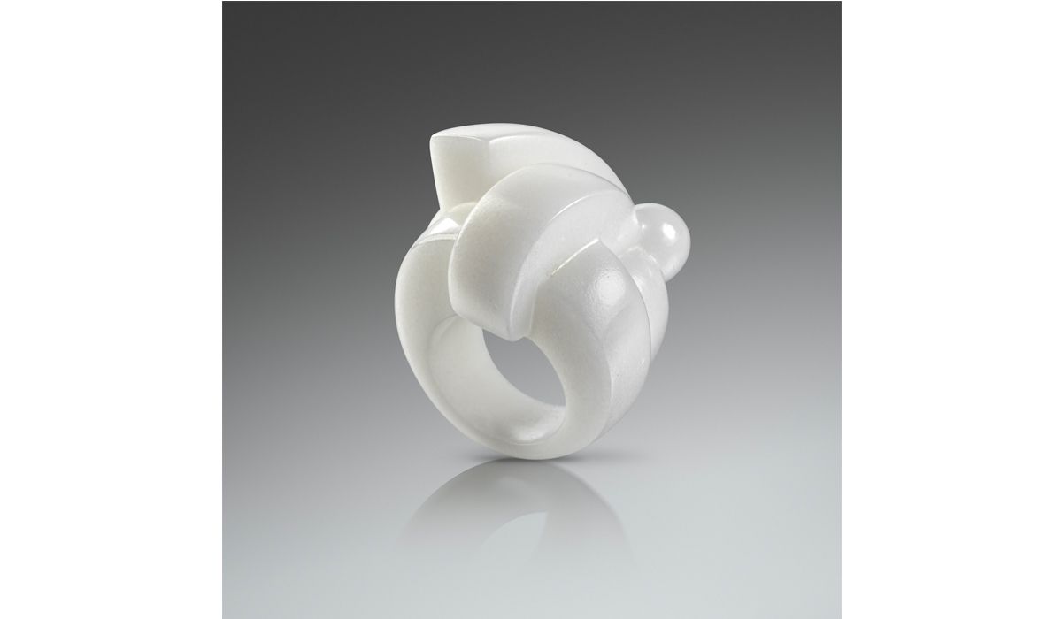 Sophia Vari, Autolycos Ring, 2018, 18k gold and white marble, 3.9 x 3.1 x 3.2 cm, 33 g, edition of 3 + 2 AP.