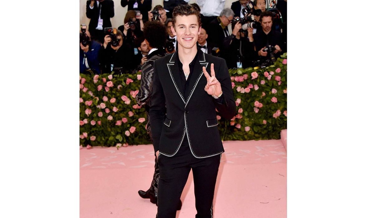 Shawn Mendes wearing David Yurman and John Hardy jewelry