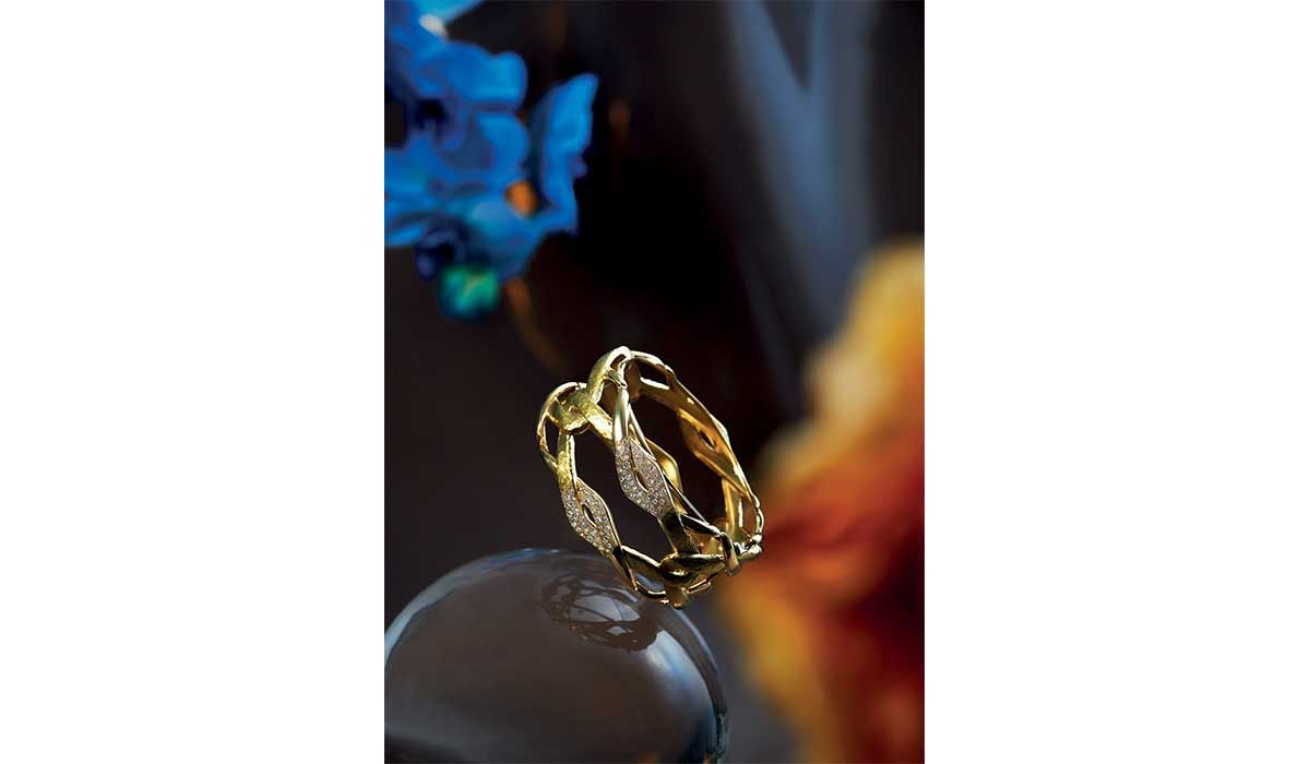 Gold Paglia cuff with diamonds, VENDORAFA