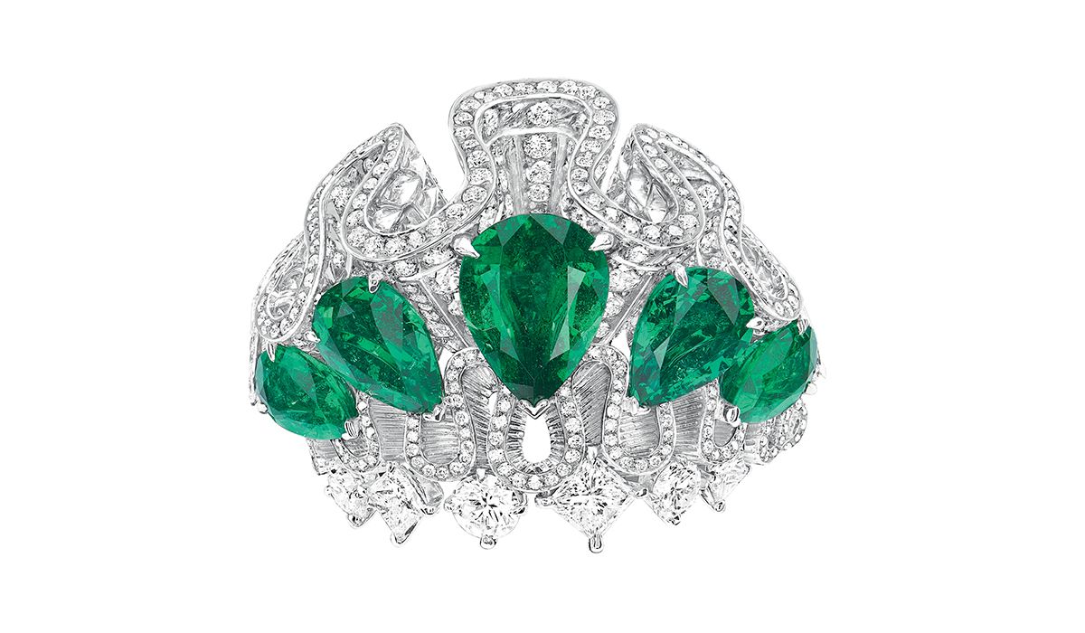 Corolle Jour Emeraude ring. Dior Joaillerie