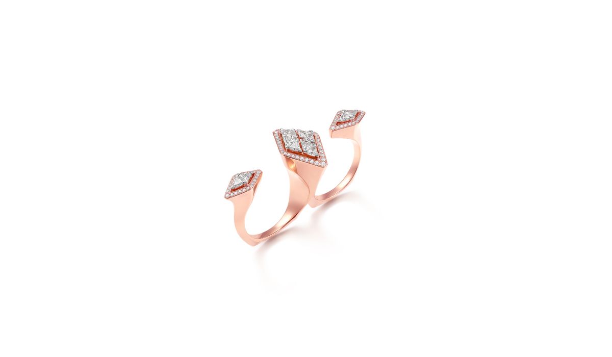 rising high two fingers ring