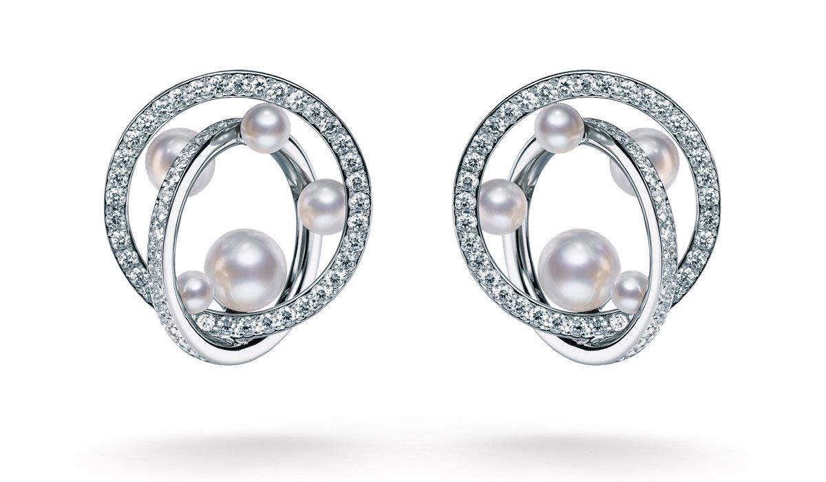 Earrings with Japanese Akoya cultured pearls set with white gold and diamonds