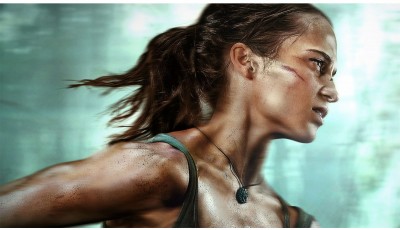 Lara Croft, played by actress Alicia Vikander, wearing Einhorn's jade jewel