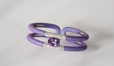 The New Bracelet Born from the Material Essence of Titanium