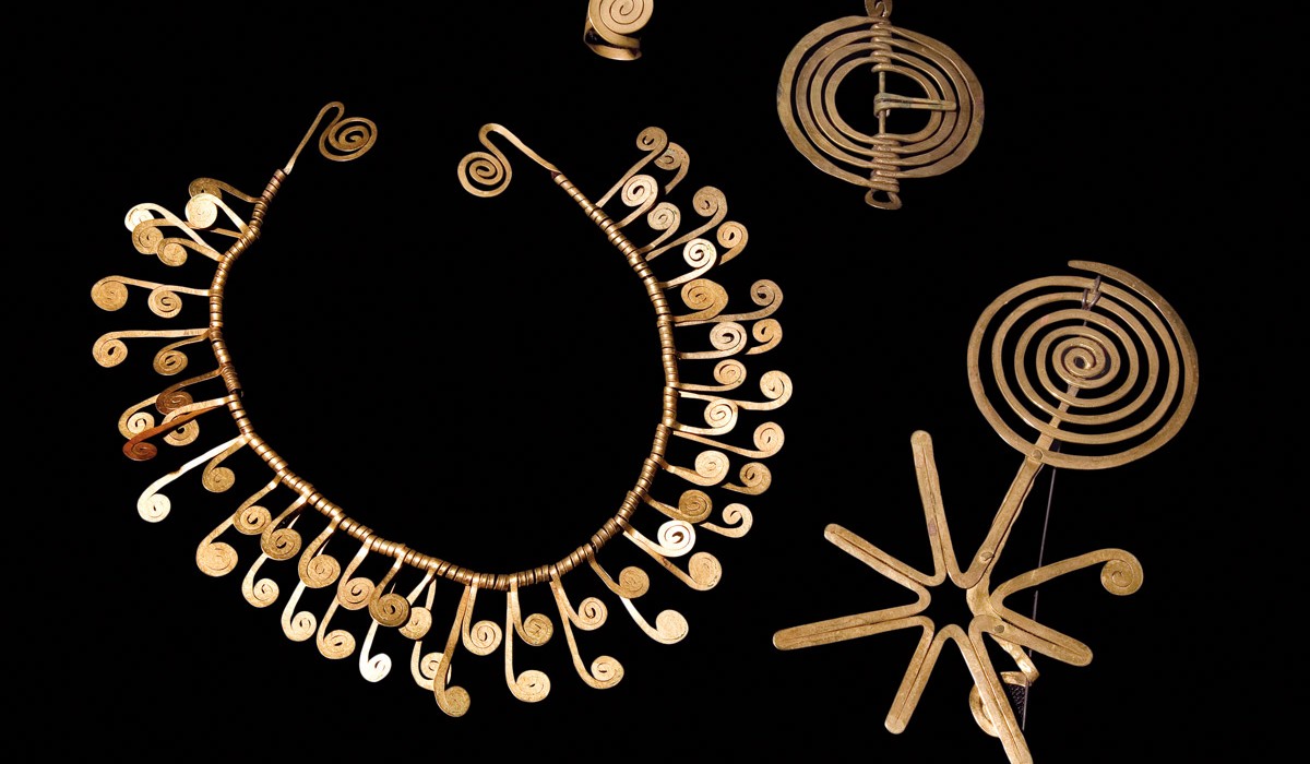 Alexander Calder and jewelry: a lifelong romance