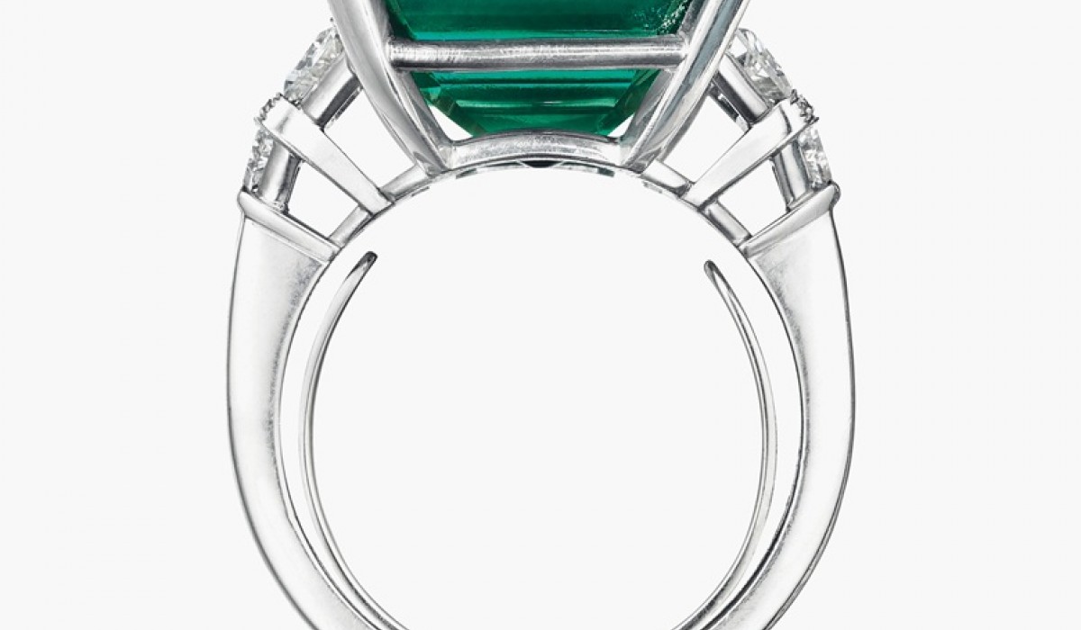 Harry Winston buys the Rockefeller emerald